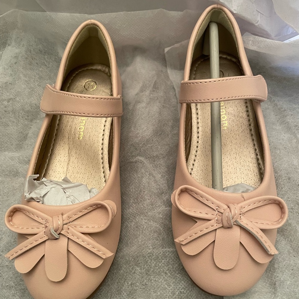 Toddler pink shoes. Brand new never worn. Size 11